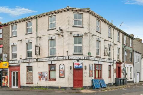 6 bedroom flat for sale