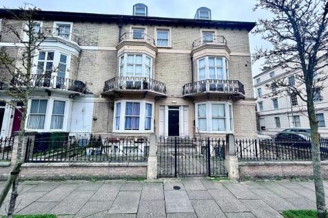 8 bedroom flat for sale