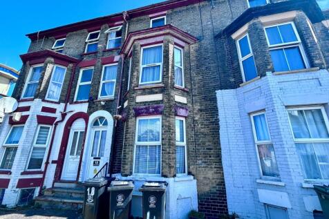 6 bedroom terraced house for sale