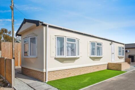 2 bedroom detached bungalow for sale