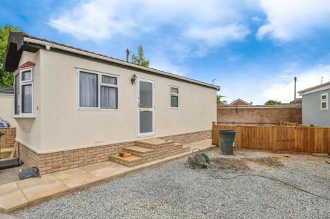 1 bedroom detached bungalow for sale