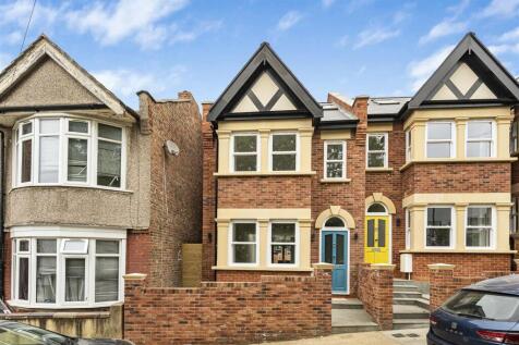 4 bedroom end of terrace house for sale