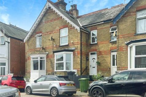 Tennyson Road, Cowes, Isle of Wight 2 bed terraced house for sale