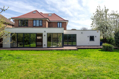 6 bedroom detached house for sale