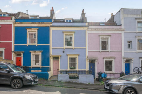4 bedroom terraced house for sale