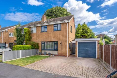 3 bedroom semi-detached house for sale