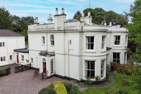 5 bedroom semi-detached house for sale