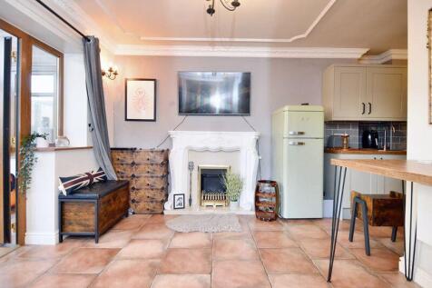 2 bedroom ground floor flat for sale