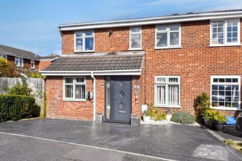 4 bedroom semi-detached house for sale