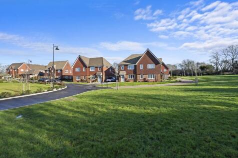 Hoadley Avenue, Burgess Hill RH15 3 bed semi