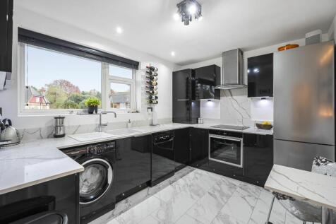 St. Martins Avenue, Epsom KT18 2 bed flat for sale
