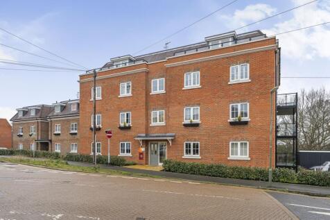 3 bedroom flat for sale