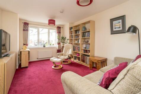 2 bedroom ground floor flat for sale