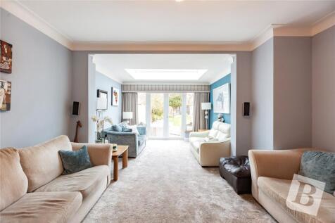 Stewart Avenue, Upminster, RM14 4 bed detached house for sale