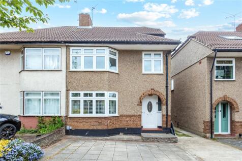 Kingfisher Road, Upminster, RM14 4 bed semi