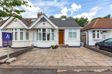 Howard Road, Upminster, RM14 3 bed semi