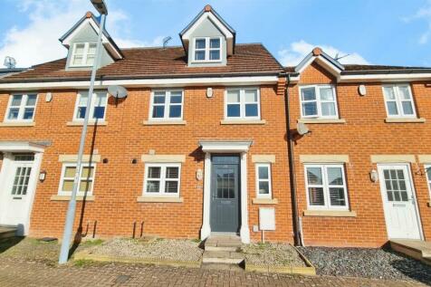 4 bedroom terraced house for sale