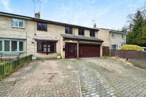 5 bedroom semi-detached house for sale