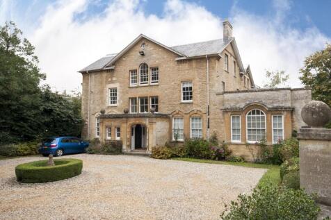 3 bedroom flat for sale