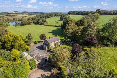 Harrogate HG3 4 bed detached house for sale