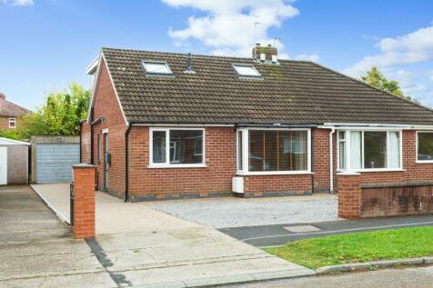 3 bedroom semi-detached bungalow for sale