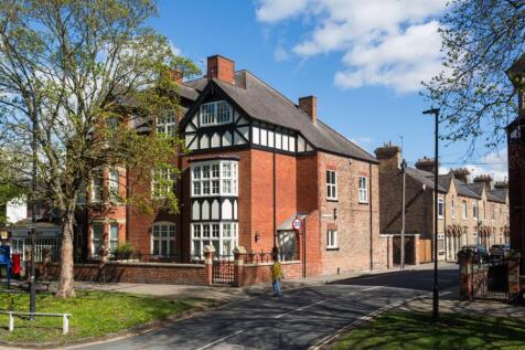 6 bedroom end of terrace house for sale