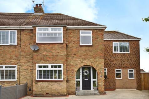4 bedroom semi-detached house for sale
