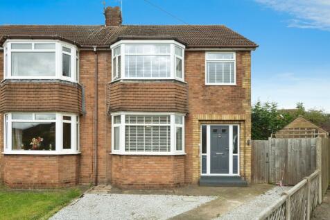 3 bedroom semi-detached house for sale