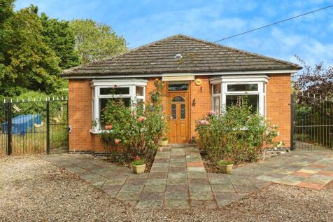 3 bedroom detached bungalow for sale