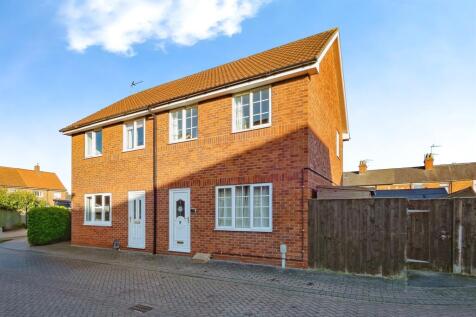 3 bedroom semi-detached house for sale