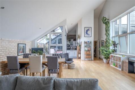 3 bedroom flat for sale