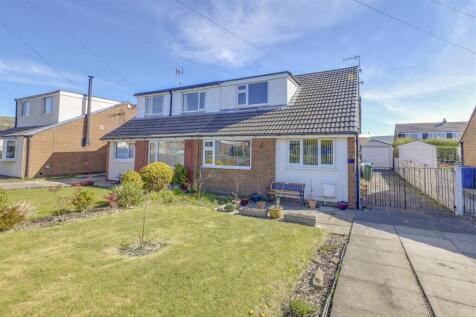 Thirlmere Avenue, Haslingden... 3 bed semi