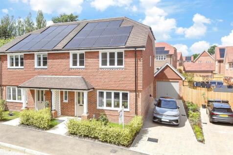 Willowhurst, Temple Gate, Burgess... 3 bed semi