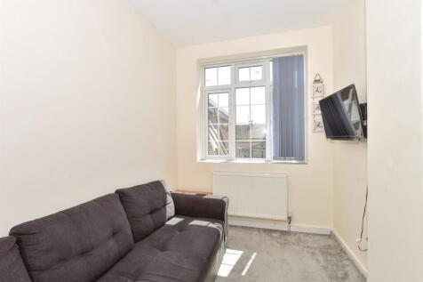 2 bedroom ground floor flat for sale