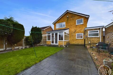 Carr Avenue 3 bed detached house for sale