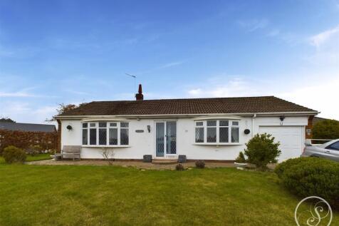 Belle Vue Avenue, Scholes, Leeds 2 bed bungalow for sale