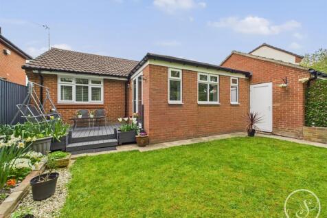 High Bank View, Leeds 2 bed detached bungalow for sale