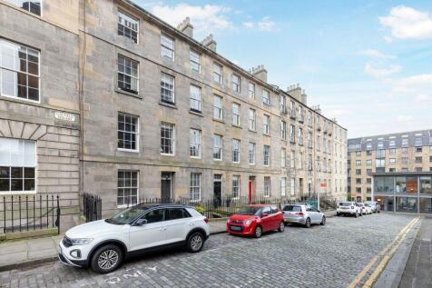 19 (1F2) Gayfield Square, New Town... 4 bed flat for sale