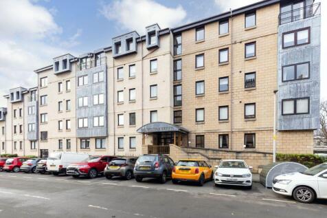 6/20 Roseburn Drive, Roseburn House... 2 bed retirement property for sale