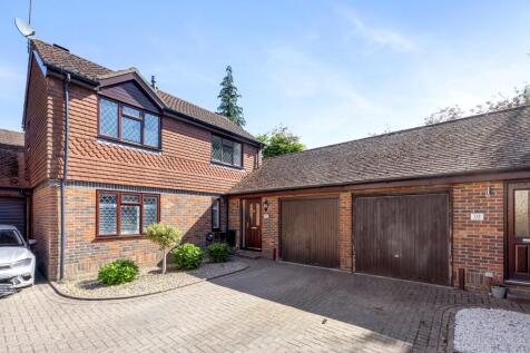 Glebelands, Crawley RH10 3 bed link detached house for sale