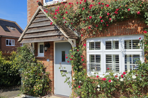 4 bedroom end of terrace house for sale