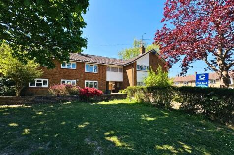 2 bedroom maisonette for sale