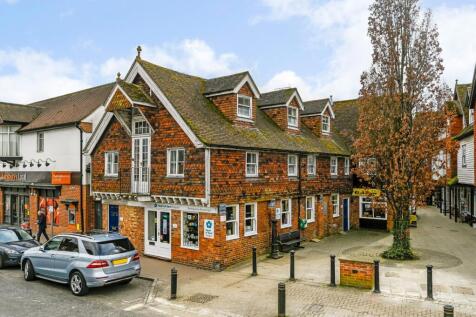 High Street, Headcorn, Ashford, Kent... 2 bed maisonette for sale