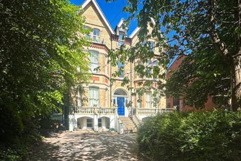 2 bedroom flat for sale