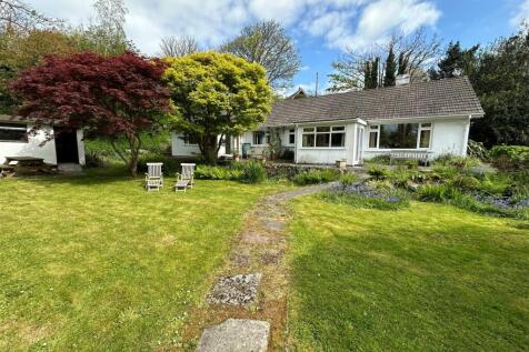 Cambrose, Redruth 4 bed detached bungalow for sale