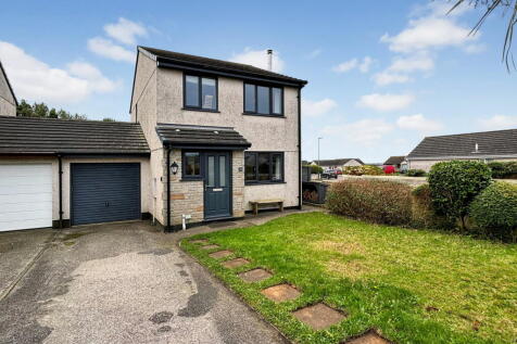 Glendale Crescent, Mount hawke 3 bed link detached house for sale
