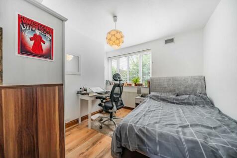 Delamere Road, Raynes Park 2 bed flat for sale