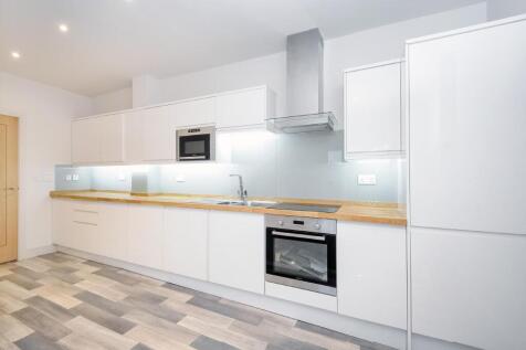 Coombe Lane, Raynes Park, London, SW20 2 bed flat for sale