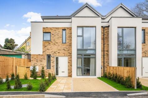 Blenheim Close, Raynes Park, London... 3 bed semi