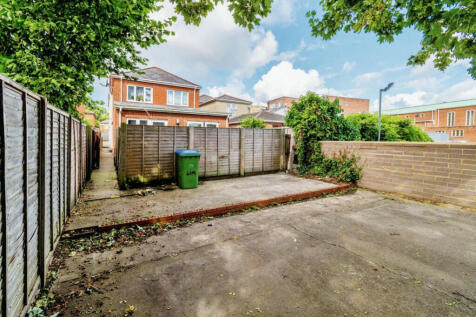 5 bedroom semi-detached house for sale